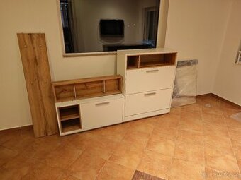 Předsíňová sestava se zrcadlem