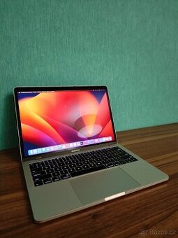 MacBook Pro 2017 | i5 • 8GB • 256GB SSD