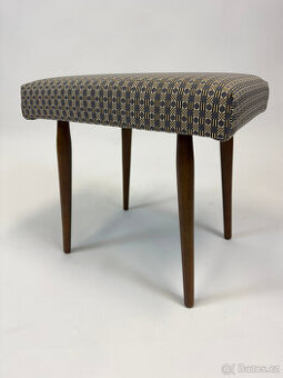 Retro stolička po renovaci, luxusní látka Kolovrat