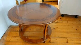 Konferenční dřevěný stolek - pěkný stav