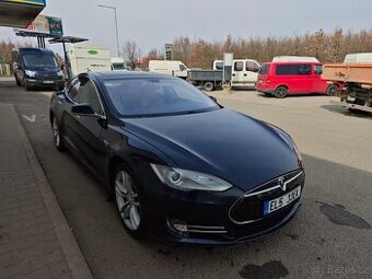 Tesla model S85 Performance