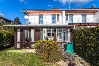 Pronájem řadového rodinného domu 5+kk, 125 m2 se zahradou 28
