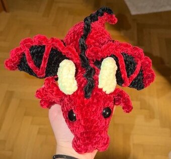 Krásný háčkovaný dráček