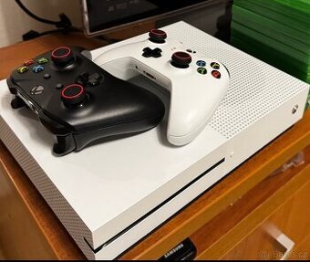 Xbox one s 500gb + dva ovladače