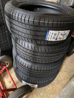 Nové pneu 215/55/17