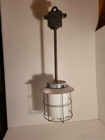 industriální lampa, lustr s mřížkou na tyči, až 4 kusy