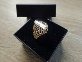 Síťovaný prsten s čirým kamenem