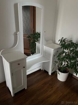 Toaletka se zrcadlem