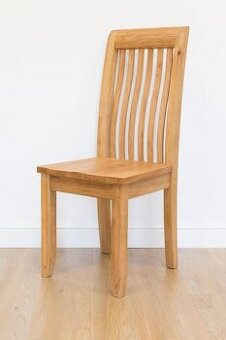 Dubová židle tvarová