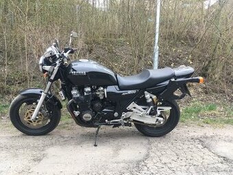 Yamaha XJR 1200