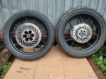 Supermoto kola 17" silniční kola. druhá sada