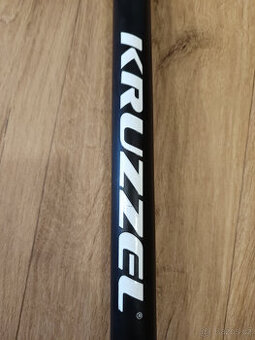 Kruzzel 10286 Triton černá