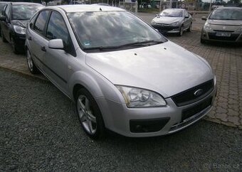 Ford Focus 1.6i 74kw,serviska,2x kola benzín manuál 74 kw