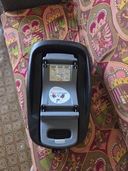 Set autosedaček Maxi-Cosi: FamilyFix Vajíčko Pearl (0-18 kg) - 1