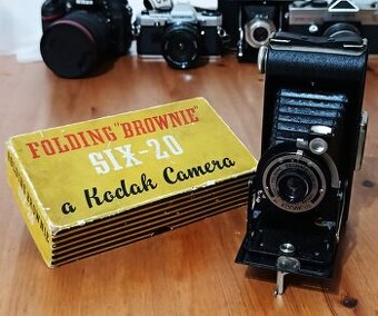 KODAK Foilding "Brownie" SIX-20 by England (1925)+krabička