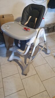 Dětská jídelní židlička Caretero Magnus New