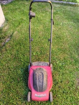 Elektrická sekačka na trávu Mountfield - plně funkční.