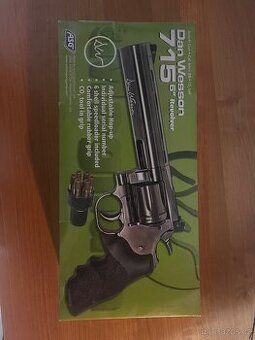 Airsoftový revolver