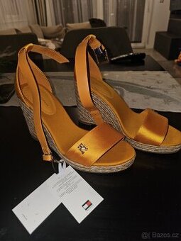 colorful wedge tommy hilfiger sandály na klinu žluté
