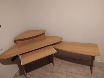 Rohový psací stůl