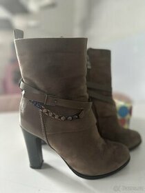 Dámské vyšší boty - vel. 39