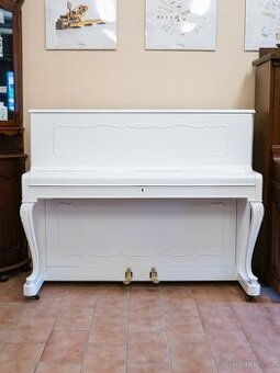 Petrof 117 Chippendale