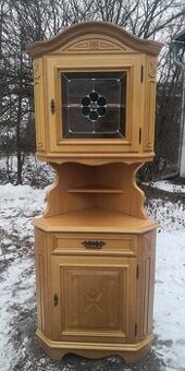 Rustikalní masivní rohový příborník