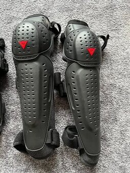 kolenní chrániče Dainese