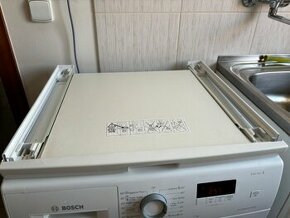 Mezikus mezi pračku a sušičku Bosch - výsuvná police