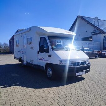 Fiat Challenger 2,8 JTD, podél postele - 1