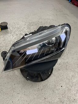 Superb 3 levý xenon