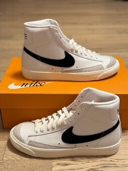 Nike Blazer Mid 

36
1200Kč