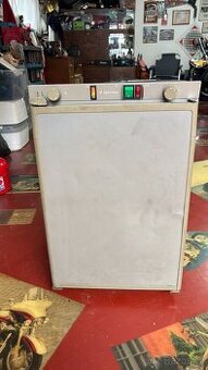 Lednice, lednička, trojkombinace Electrolux