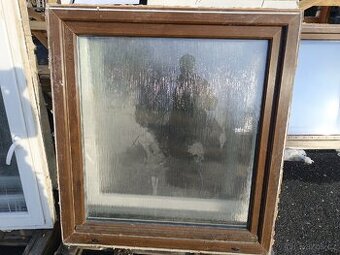 Okno PVC 1120x1220MM, kůra sklo, ořech/bílá, starší