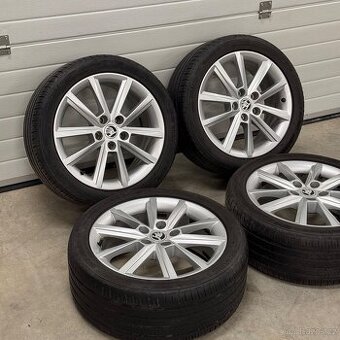 Alu kola Škoda Octavia, 225/45 R17 Barum - zánovní, 5x112