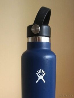 Modrá outdoorová láhev na vodu Hydro Flask, 0,62 litru