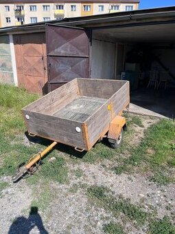 Přípojný vozík za auto
