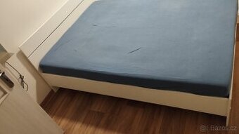 Postel a matrace (novy bylo oba 10000czk)