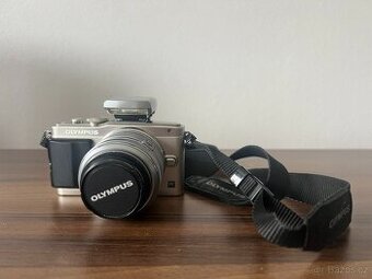 OLYMPUS PEN Lite E-PL5 se setovým objektivem14-42 mm