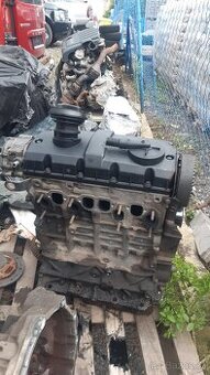 Prodám motor transporter t5 19 tdi 77.