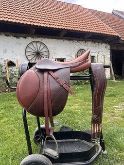 Prodám sedlo skokové (hunter under saddle) + vybavení