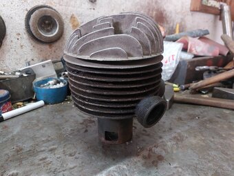 Jawa 250 Perak valec a hlava motoru