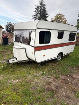 Karavan vlastní stavby na podvozku Sport Jacht – 750 kg