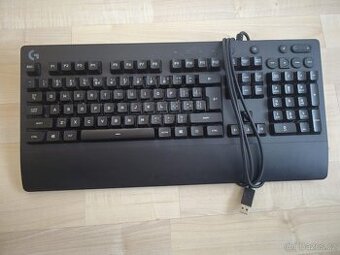 Logitech G213