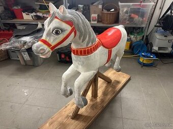 Sleva možná - Ručně malovaný, vyráběný kůň
