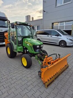 JOHN DEERE 2032 4X4 malotraktor - zimní údržba