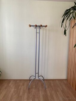 Prodám stojanový věšák