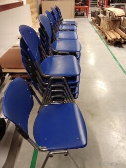 židle z kovu a plastu - 1