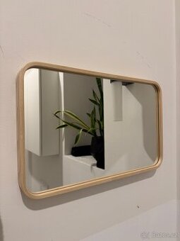 IKEA DŘEVĚNÉ ZRCADLO BEZ NOŽIČKY