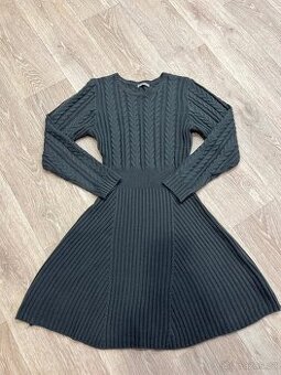 Svetrové šedé pletené šaty 38